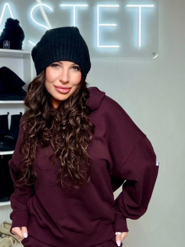 ✨ Dres + kurtka – gotowy zestaw na co dzień! ✨

Wygodny, stylowy komplet, który świetnie sprawdzi się na co dzień. Dres ma luźny, komfortowy fason, a pikowana kurtka idealnie dopełnia całą stylizację. 🤎

✔️ wygodny dresowy komplet
✔️ luźny, modny fason
✔️ pikowana kurtka
✔️ praktyczny zestaw na chłodniejsze dni
✔️ świetny look bez zbędnego kombinowania

Zakładasz i jesteś gotowa! ✨